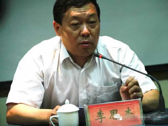 商丘市委常委、副市长李思杰在论坛上讲话