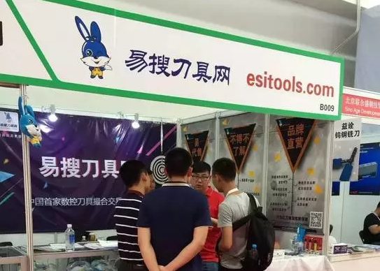 易搜工作人员耐心解答，面对面的解除客户心中疑惑