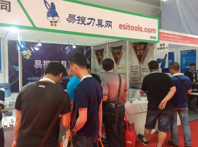 展会人潮涌动