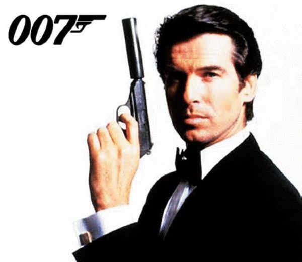 电影《007》系列中，007詹姆斯·邦德和他的御用手枪PPK