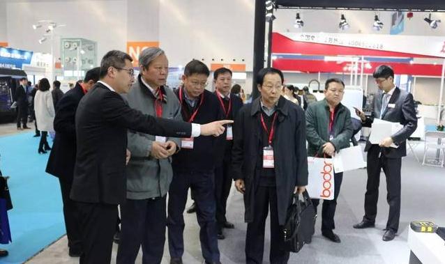 中国机械工业联合会张会长及各地市领导参观邦德展位